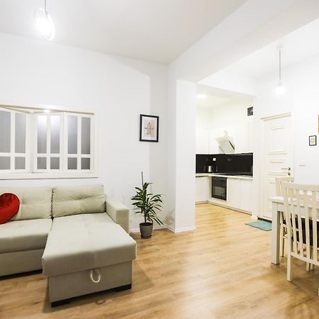At Bazaar Central Apartment Tiranë Ngoại thất bức ảnh