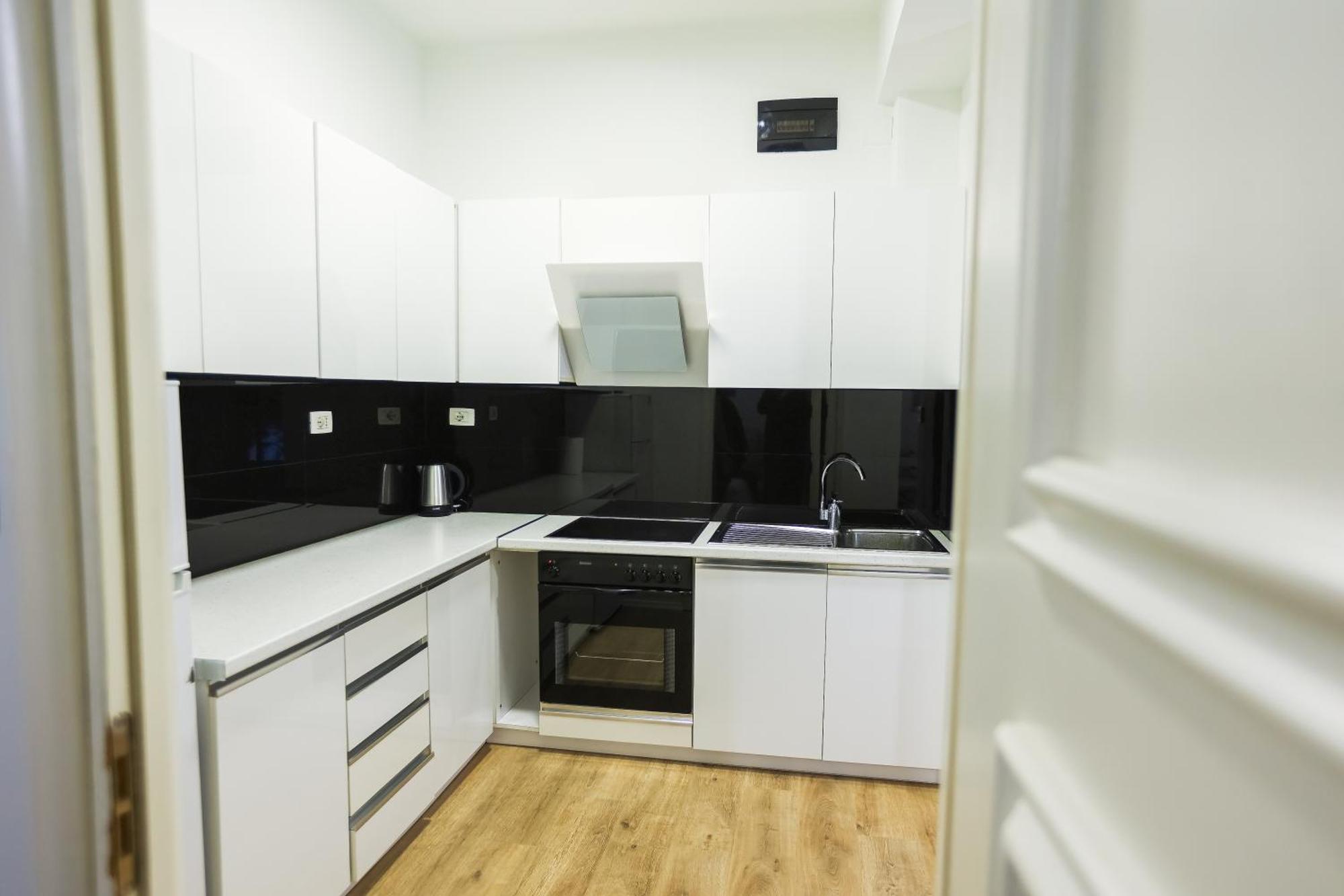 At Bazaar Central Apartment Tiranë Ngoại thất bức ảnh