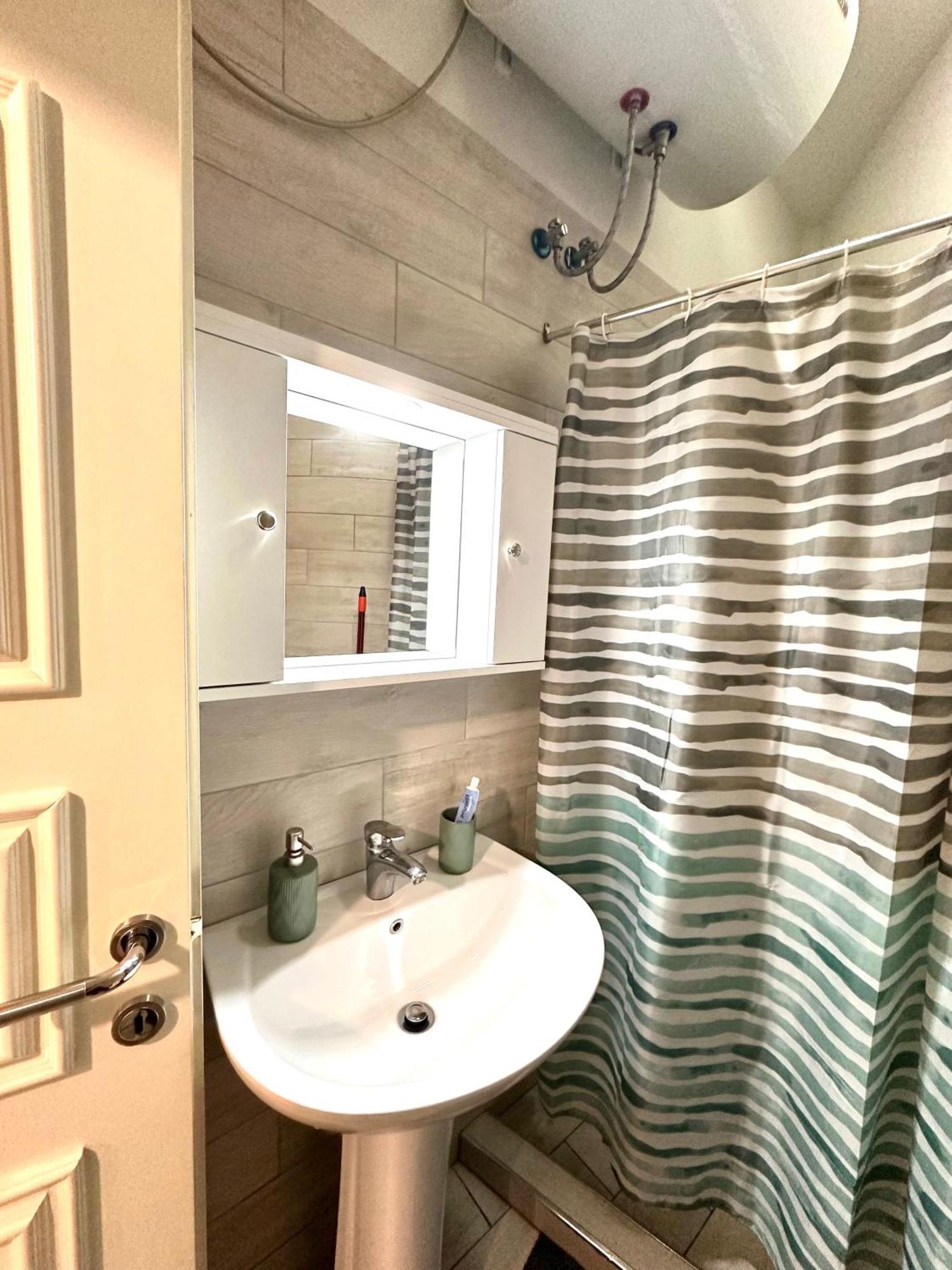 At Bazaar Central Apartment Tiranë Ngoại thất bức ảnh